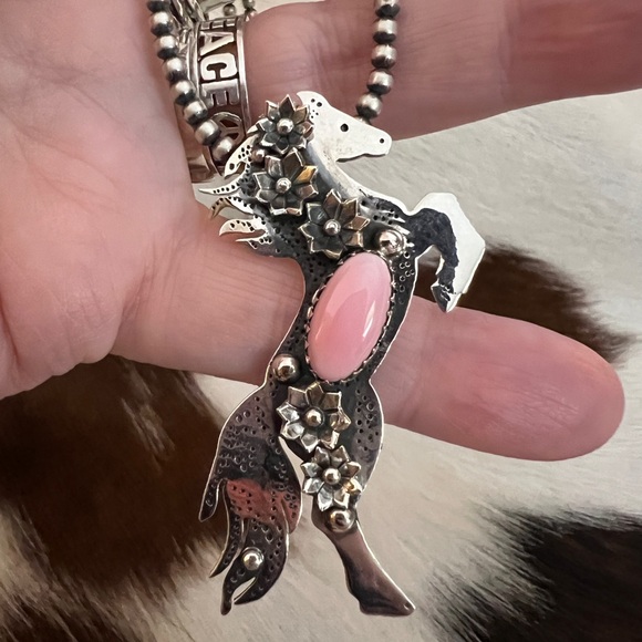 ❤️ Queen Pink Conch Decorative SS 925 Hand Stamp Statement Horse Pendant 2.14”L - Picture 15 of 16